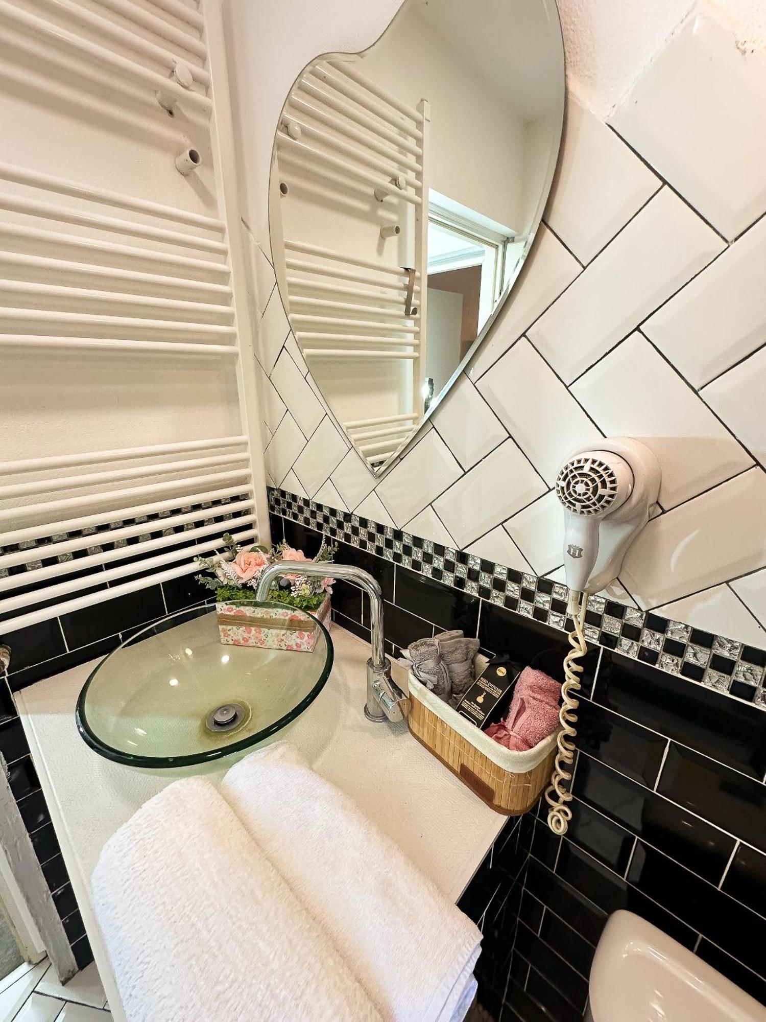 The Vintage - Wonderful Apartment In Best Location Craiova Exterior foto